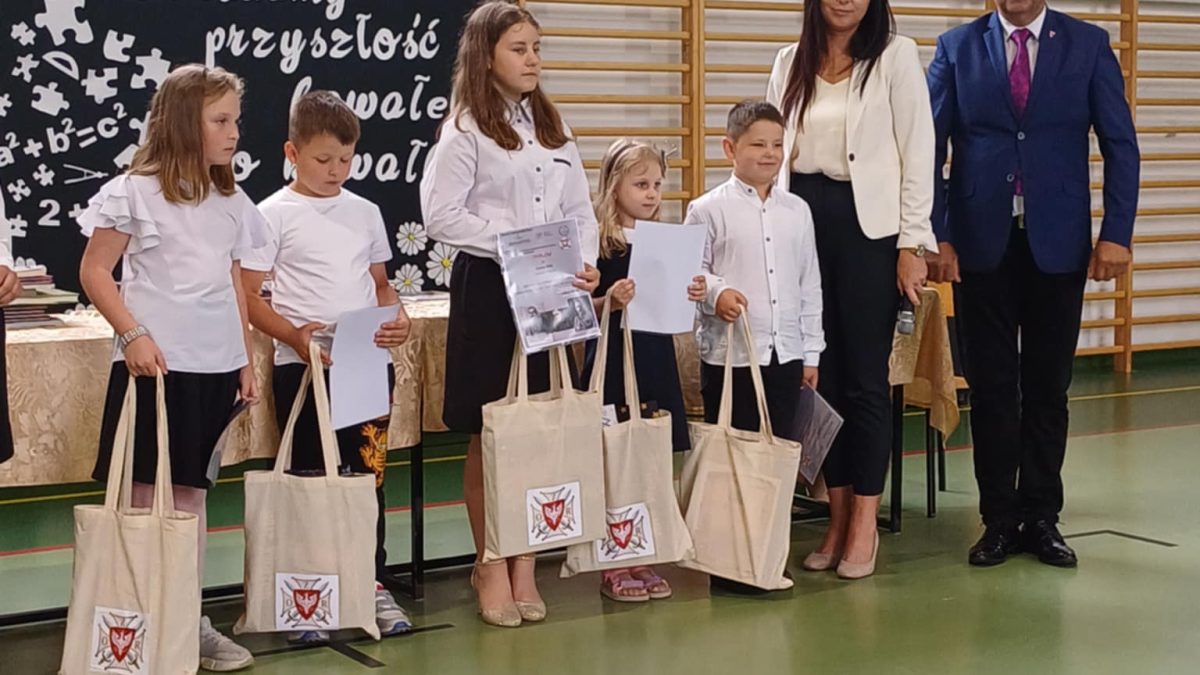 Miniaturka artykułu Zakończenie roku szkolnego 2024/25 w Szkole Podstawowej im. Józefa Piłsudskiego w Przytocznie